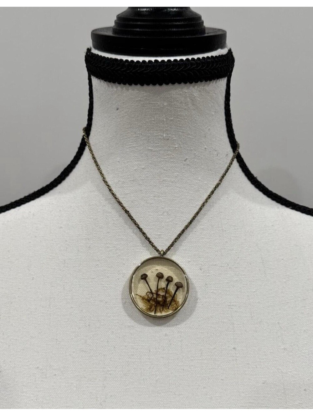 Dried flowerbud pendant necklace